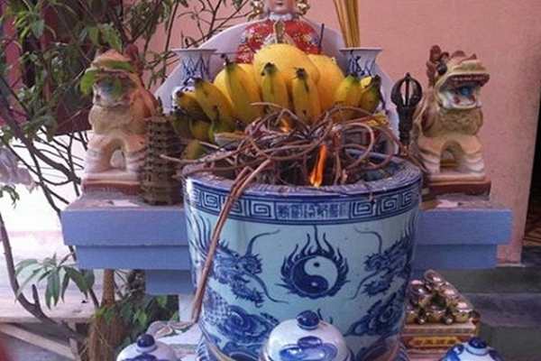 Những điềm báo xui xẻo liên quan tới bàn thờ