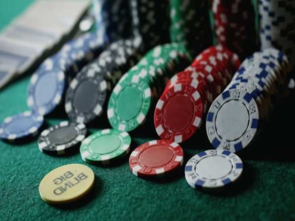 Poker online không chỉ thỏa đam mê còn gặt hái được nhiều tiền thưởng