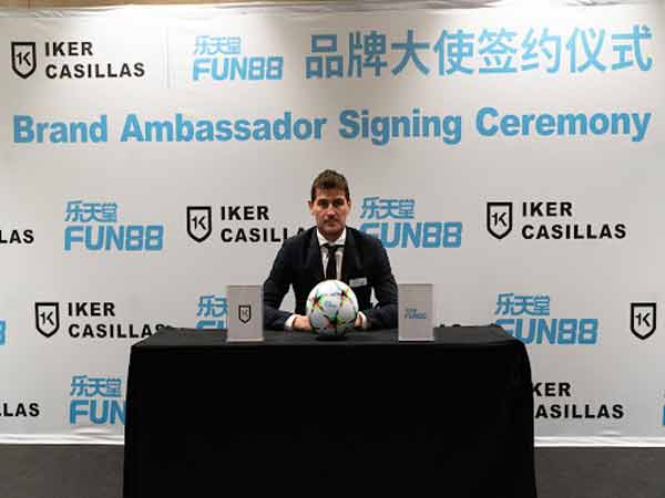 Iker Casillas là cái tên thủ thành quá quen thuộc với bao người hâm mộ bóng đá thế giới.