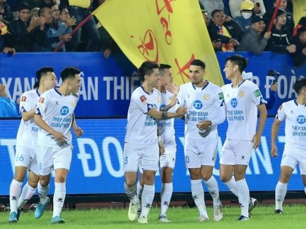 Bóng đá Việt Nam tối 3/4: HLV Nam Định thừa nhận khó vô địch Cúp QG