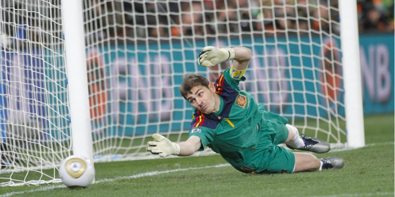 Iker Casillas trở thành huyền thoại của bóng đá Tây Ban Nha