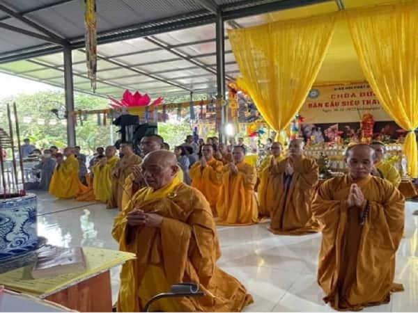 Cầu siêu, niệm Phật cho người chết hằng ngày