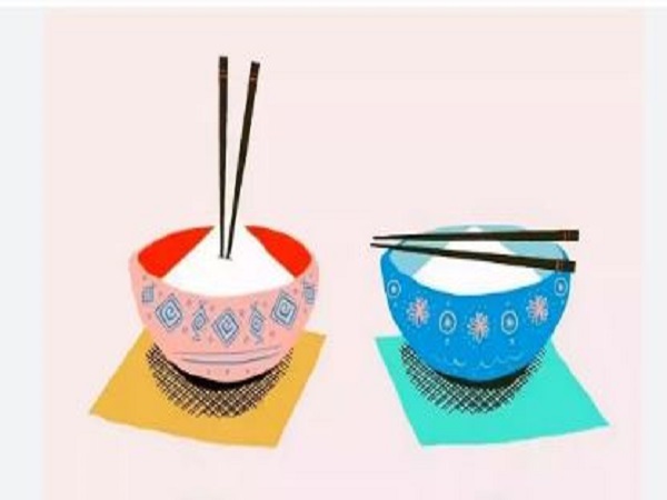 Ý nghĩa của bát cơm quả trứng với biến thể: Bát cơm có cắm đũa