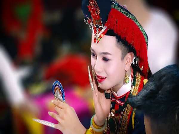 Căn cơ Bơ có lộc gì