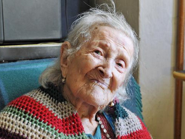 Nằm mơ thấy bà già có con gì may mắn có điềm báo gì