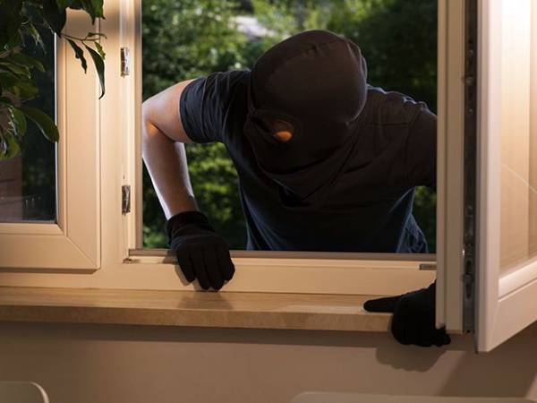 Nằm mơ thấy người lạ vào nhà chọn con số mấy hồng phát?